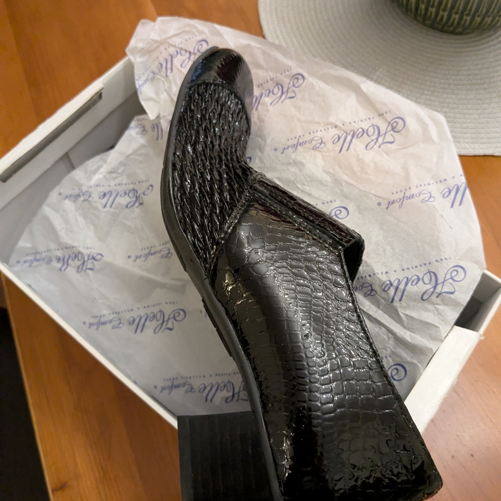 Chic Black Textured Women's Loafers